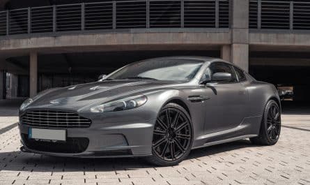une Aston Martin