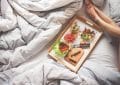 Petit déjeuner au lit