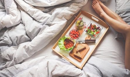 Petit déjeuner au lit