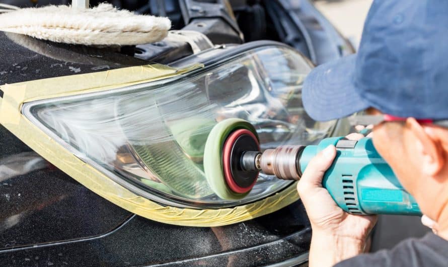 Astuce de grand-mère pour nettoyer les phares de voiture