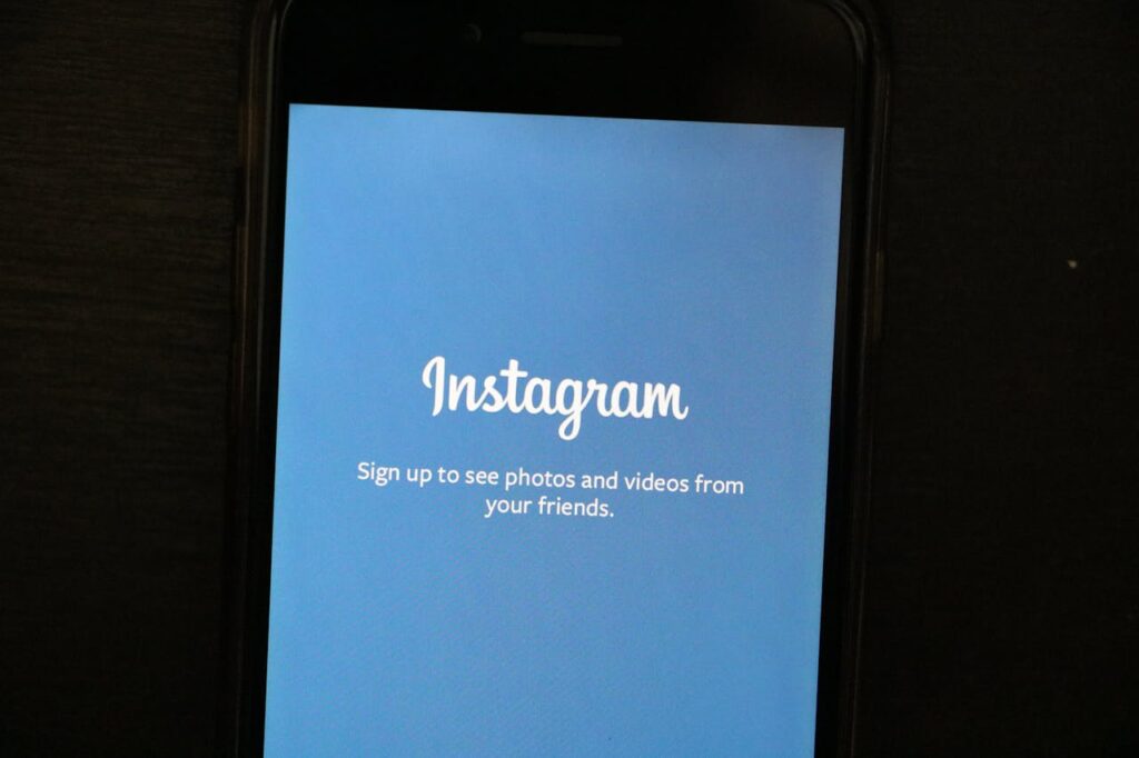 Instagram 