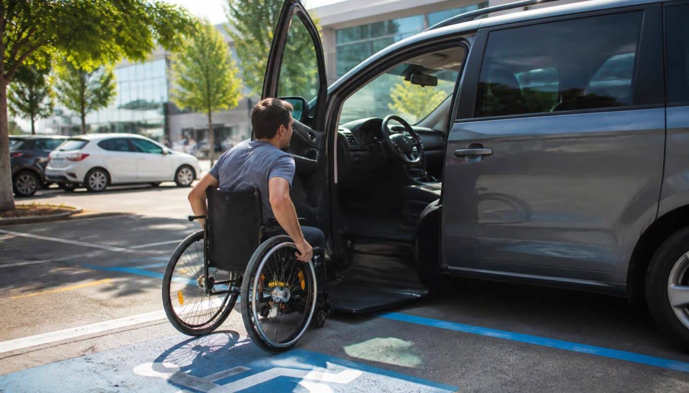 découvrez tout ce qu'il faut savoir sur l'assurance auto adaptée aux personnes en situation de handicap, pour choisir la protection idéale et bénéficier de conseils adaptés.