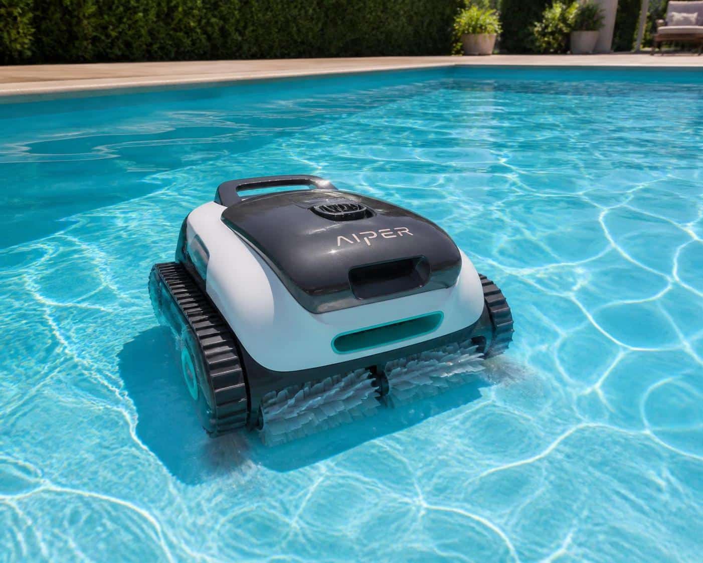 d&eacute;couvrez les diff&eacute;rents types de robots nettoyeurs pour piscine et les crit&egrave;res essentiels pour bien choisir votre &eacute;quipement et garder une piscine propre et claire.