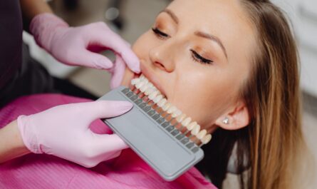 Patiente en consultation chez le dentiste